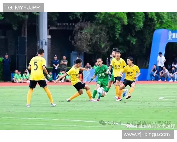 青超联赛精彩对决恒大足校迎战重庆辅仁全力争胜展现青春风采